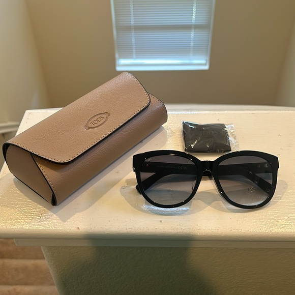 Tod’s TO 315D Oversized Cat Eye Sunglasses - New Condition - Picture 2 of 11